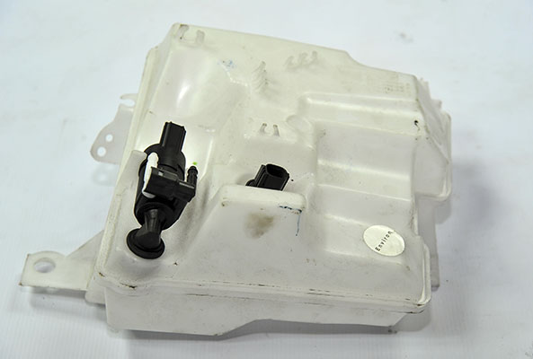 Ford Çıkma Yedek Focus 3 Cam Su Bidonu