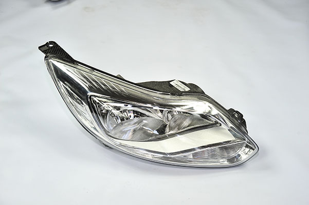 Ford Çıkma Yedek Parça Focus 3 Sağ Far